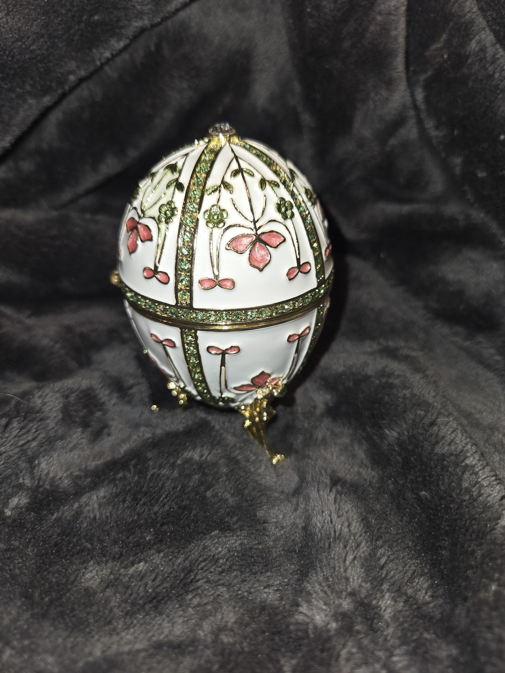 vintage- hqbd painted-White Floral Enamel Decorative Egg Box with Green Accents